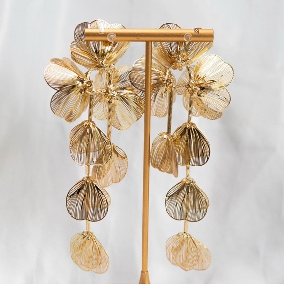 Zara Famous Kate Middleton Floral Statement Earrings - Picture 8 of 9